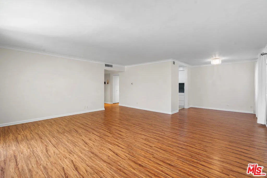 818 S Lucerne Boulevard 205, Los Angeles, California 90005 home-pic-42